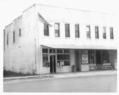 Eagle Lake's post office building in 1922, black and white image